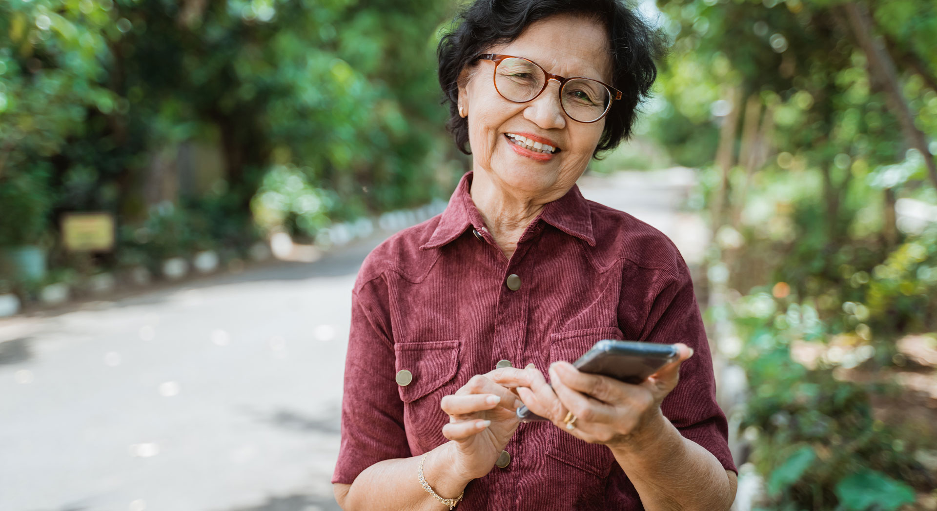 Emerald App - Lady using mobile