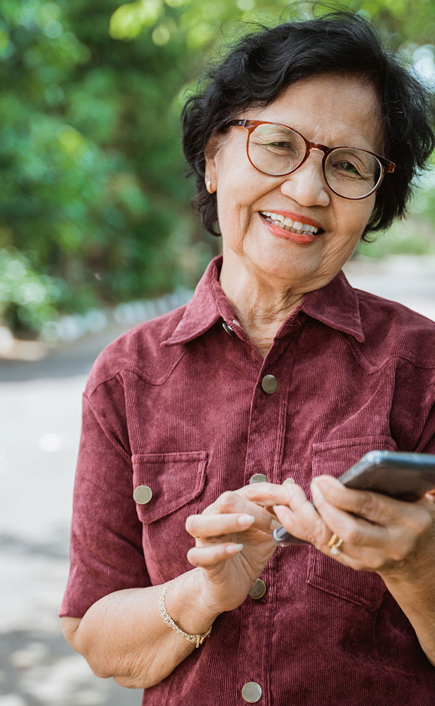 Emerald App - Lady using mobile