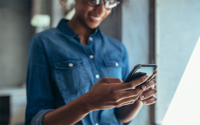 Emerald App - Lady using mobile